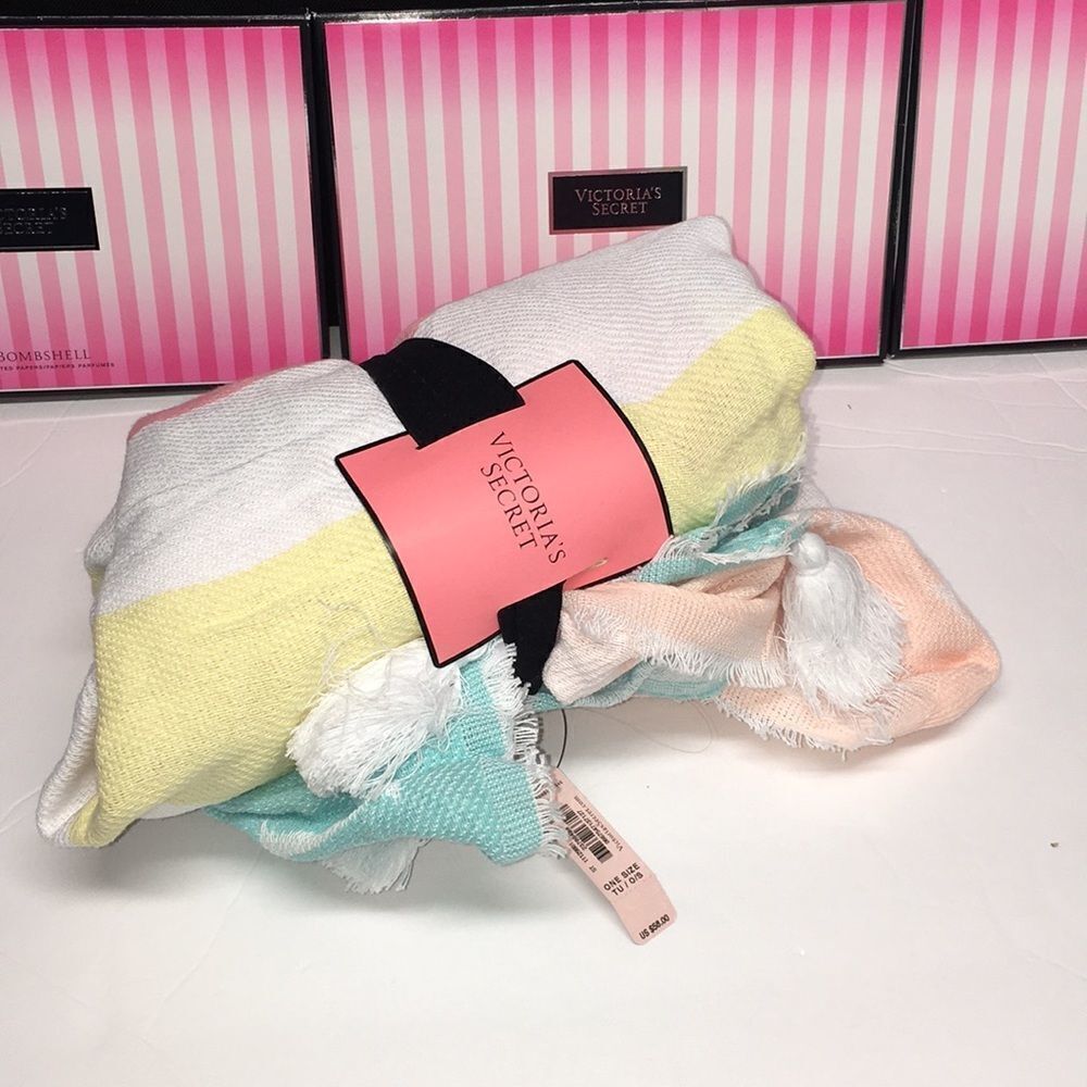 NEW❤️Pink Victoria Secret Blanket for beach - Picture 3 of 5